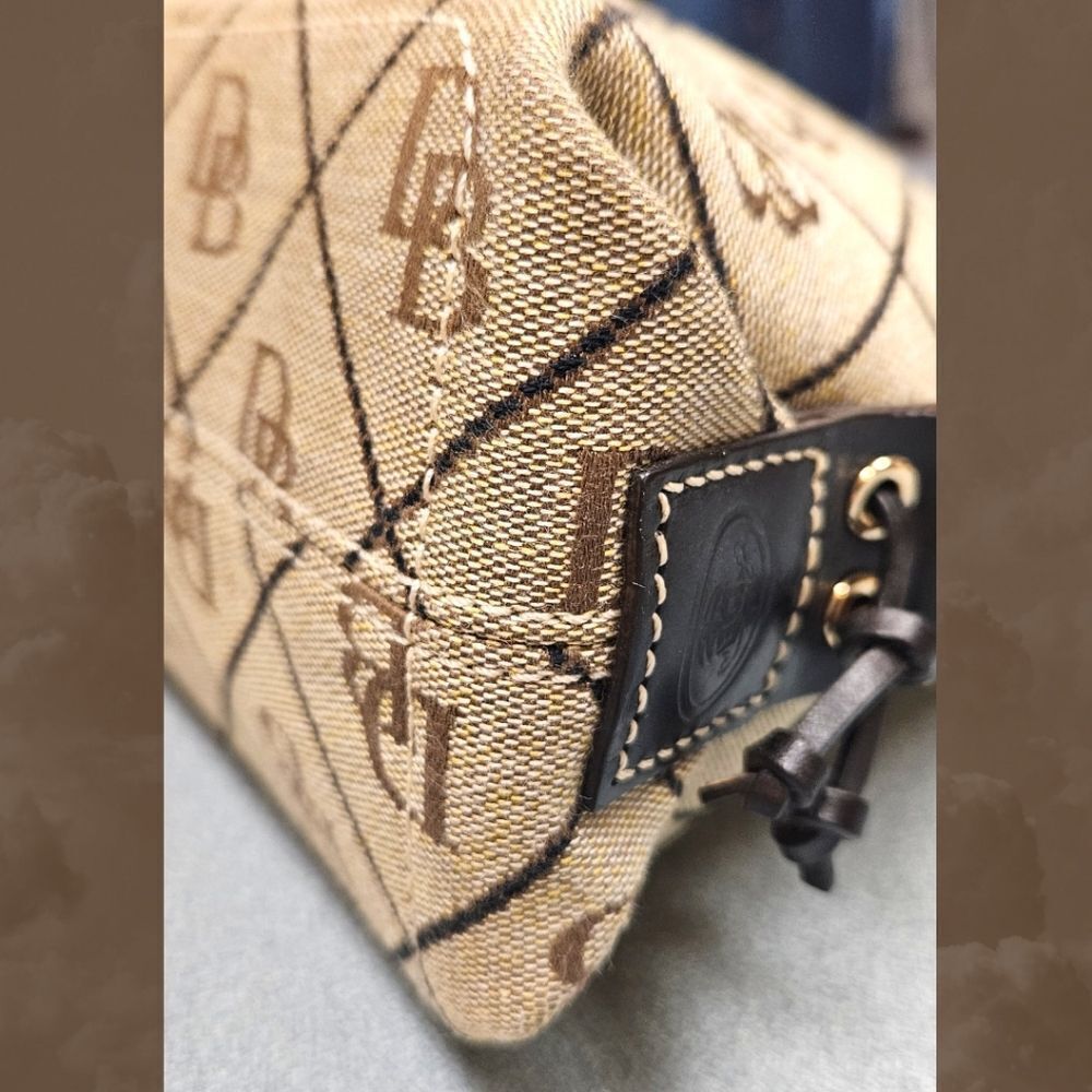 DOONEY & BOURKE MAXI QUILT SMALL EAST /WEST SLOUCH LEATHER STRAP PURSE - Picture 11 of 17